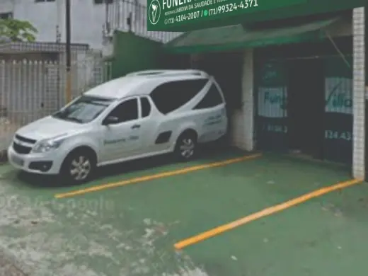 Veículo da Funerária Villas usado no traslado e na remoção
