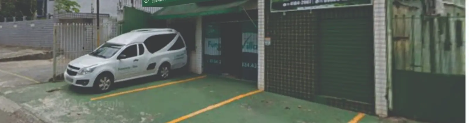 Veículo da Funerária Villas usado no traslado e na remoção, em Salvador